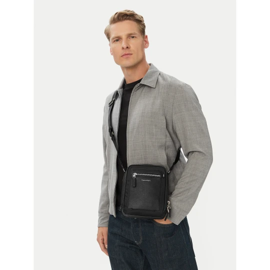 Foto del prodotto Borsellino Calvin Klein Ssnl Raised Logo Reporter LV04D3500G Nero