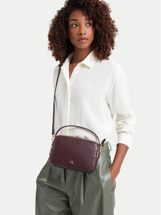 Foto del prodotto Calvin Klein Borsetta Ck Hardware Camera Bag LV04F3678G Bordeaux