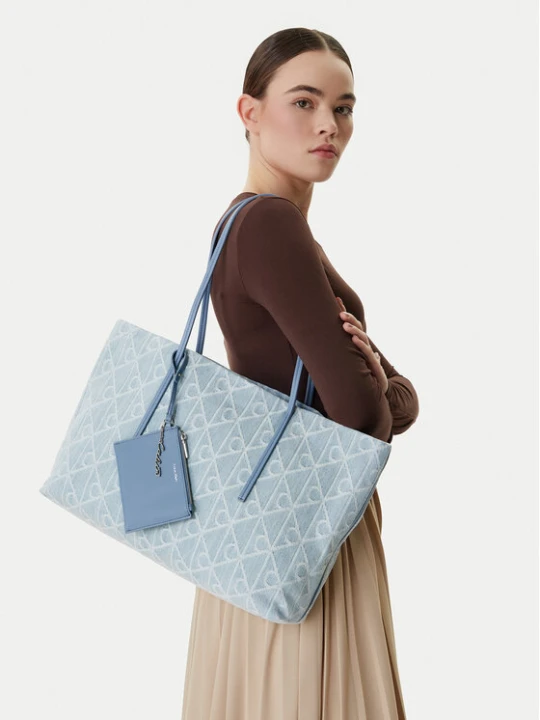Foto del prodotto Calvin Klein Borsetta Emblem Aop Denim Tote W / Pouch LV04F3428G Blu