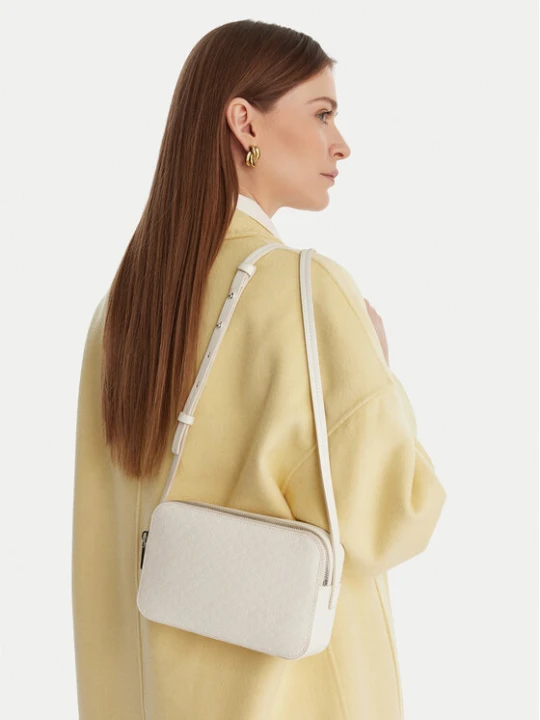 Foto del prodotto Calvin Klein Borsetta Emblem Aop Elongated Camera Bag LV04F3268G Écru Crema