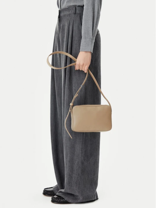 Foto del prodotto Calvin Klein Borsetta Embossed Logo Camera Bag K60K612555 Beige scuro