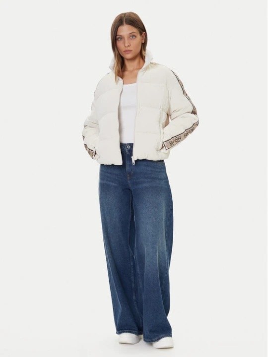 Foto del prodotto Guess Giubbotto invernale V5BL11 WGYC2 Écru Regular Fit Crema