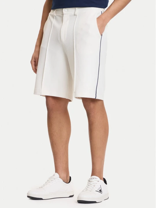 Foto del prodotto Guess Pantaloncini sportivi Z6GD11 K3210 Écru Regular Fit Crema