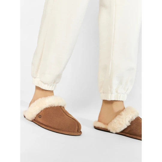 Foto del prodotto Pantofole Ugg W Scuffette II 1106872 Marrone