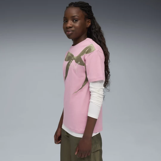 Foto del prodotto PUMA T-shirt con grafica Bowtique dal taglio morbido per ragazzi, Abbigliamento, Rosa różowy