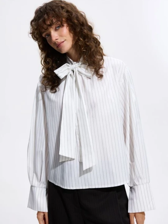 Foto del prodotto Reserved - Camicia con allacciatura decorativa - panna