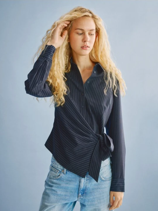 Foto del prodotto Reserved - Camicia con fondo asimmetrico - blu scuro