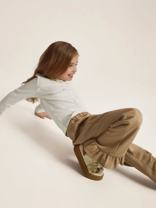 Foto del prodotto Reserved - Pantaloni in tessuto con catena - beige