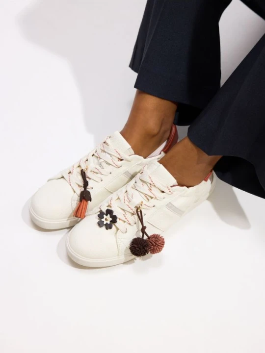 Foto del prodotto Reserved - Sneakers con ciondoli - bianco