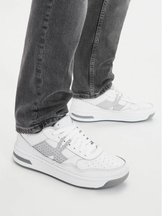 Foto del prodotto Under Armour Sneakers UA Court 96 Suede 3028765 Bianco