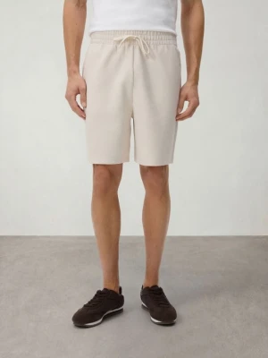 Foto del prodotto Reserved - Pantaloncini tuta regular fit - beige