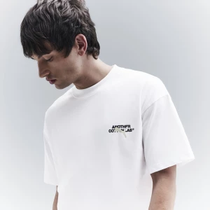 Foto del prodotto T-shirt con logo PUMA x ANOTHER COTTON LAB Sunday Running Club unisex, Abbigliamento, Bianco biały